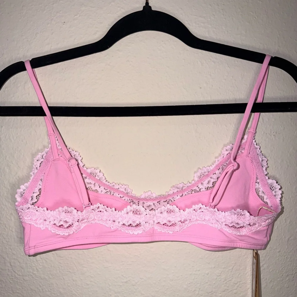 SKIMS Fits Everybody Lace Scoop Bralette Bubblegum Tonal Size Medium - Picture 2 of 8